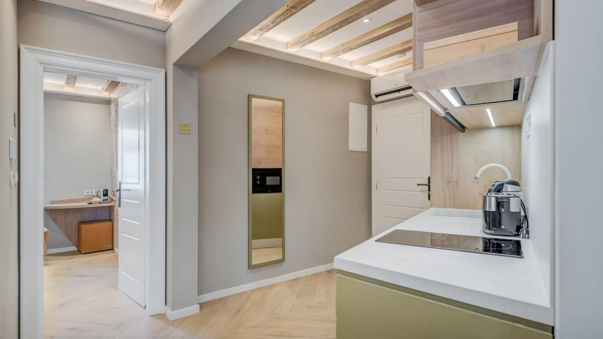 Grand Palace Luxury Retreat - Tale Of The Sea Split Guest house