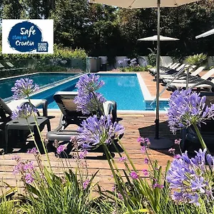 Oasis Life Bed & Breakfast