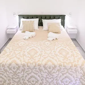 4* Pensión Luxury And Gold