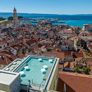 Отель Cornaro, Сплит